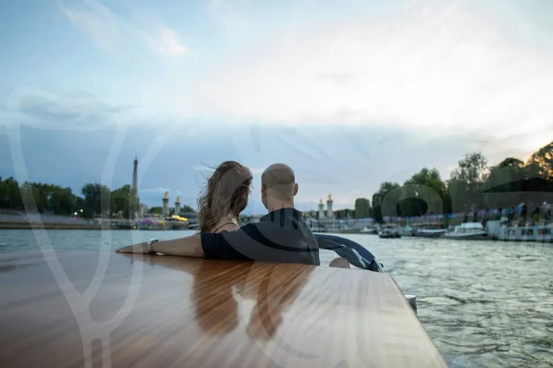 꽃다발로 구현하는 란제리 감성의 색과 질감과 레이어링